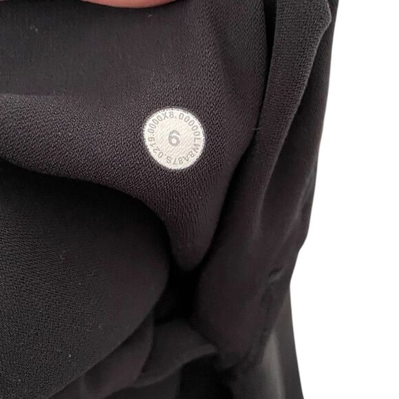 Lululemon On The Fly Black Drawstring Skirt in Size 6 - Picture 4 of 5